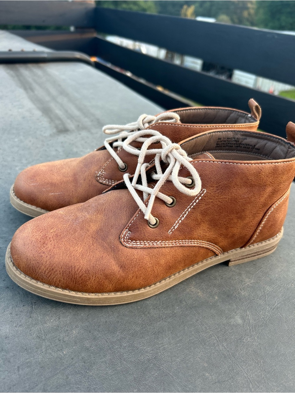 Boys size 6 brown  Lace-Up Chukka Boots